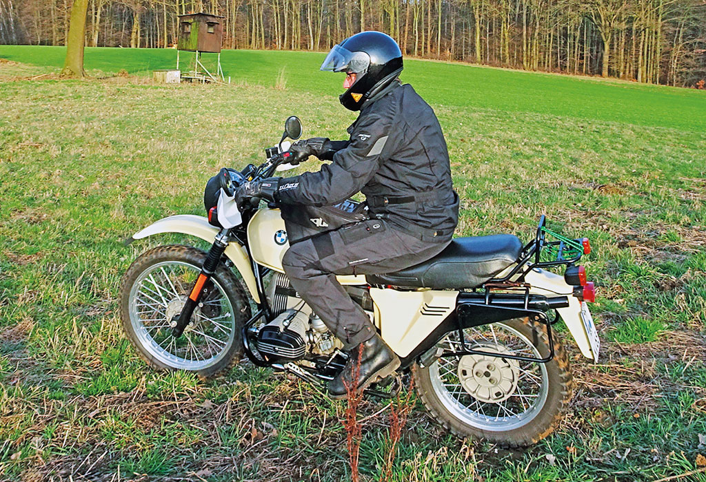Entspannte Sitzposition auf der BMW R 65 G/S