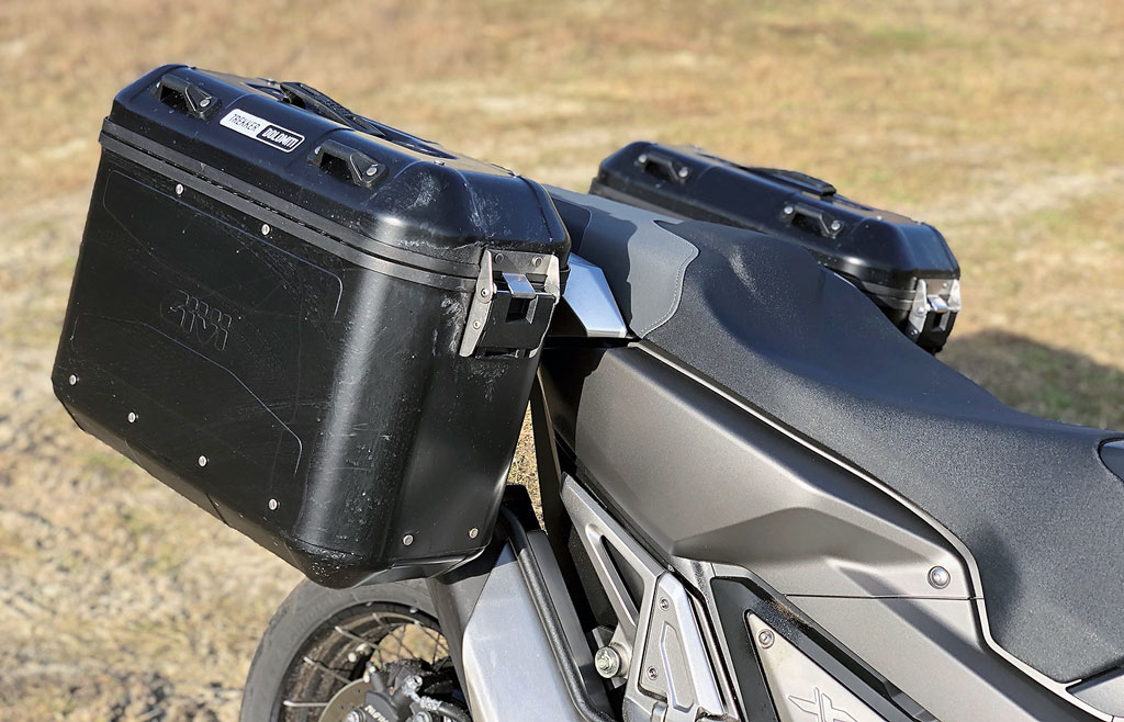 Alukoffer GIVI Trekker Dolomiti an Honda X-ADV Alukoffer GIVI Trekker Dolomiti an Honda X-ADV