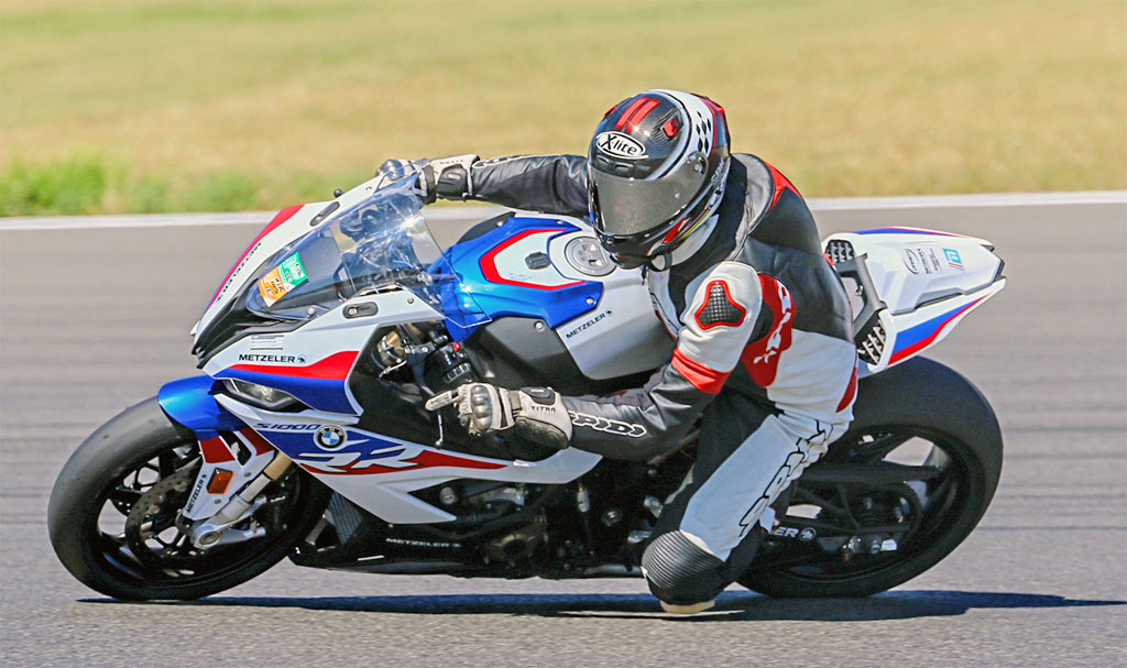 Auf der Rennstrecke: BMW S 1000 RR M-Verion, Modell 2019 Auf der Rennstrecke: BMW S 1000 RR M-Verion, Modell 2019