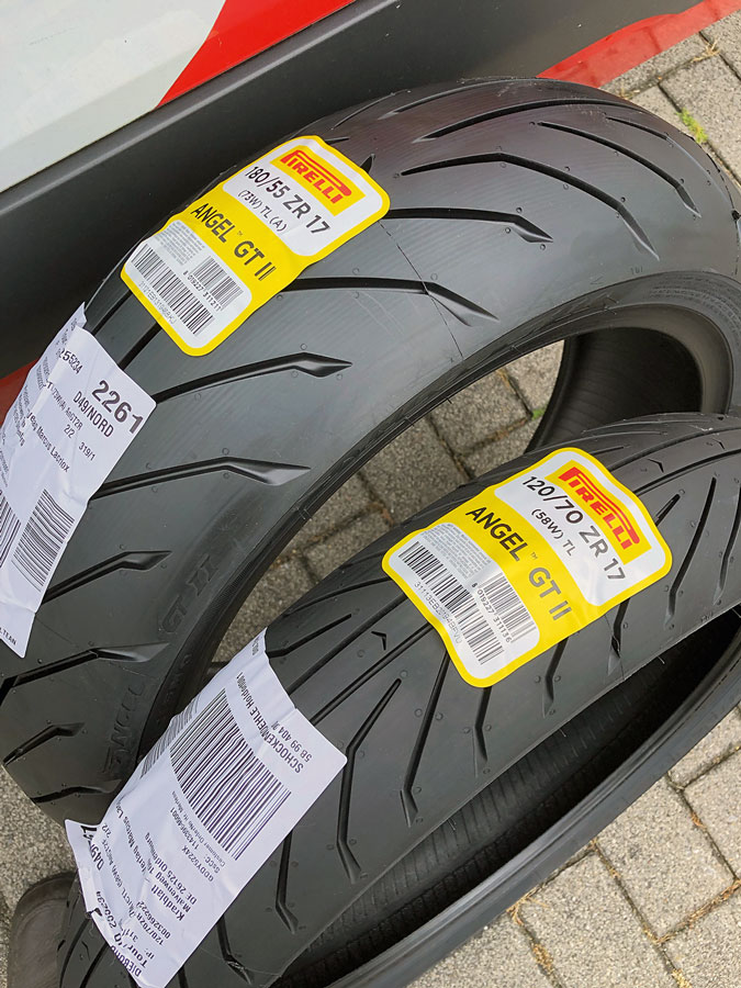 Pirelli Angel GT2 Reifensatz in gängiger Größe