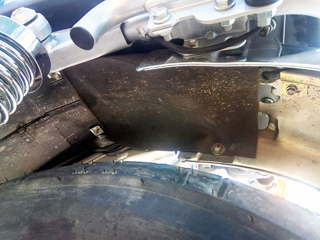 Eigenabi-Spritzschutz an der SWM 440 Gran Turismo