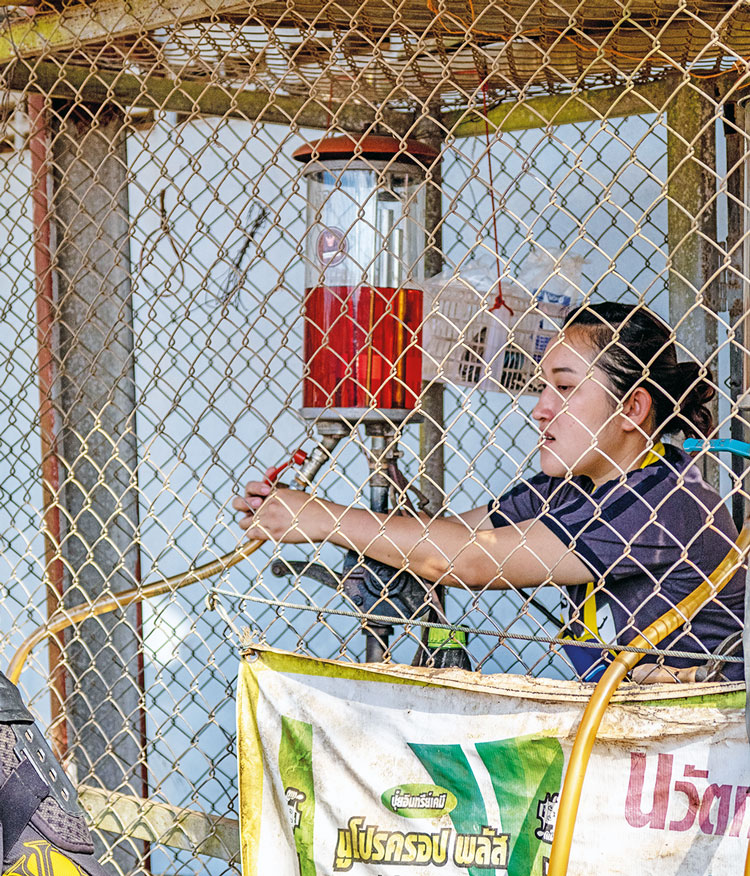 Tankstelle - Endurowandern in Thailand