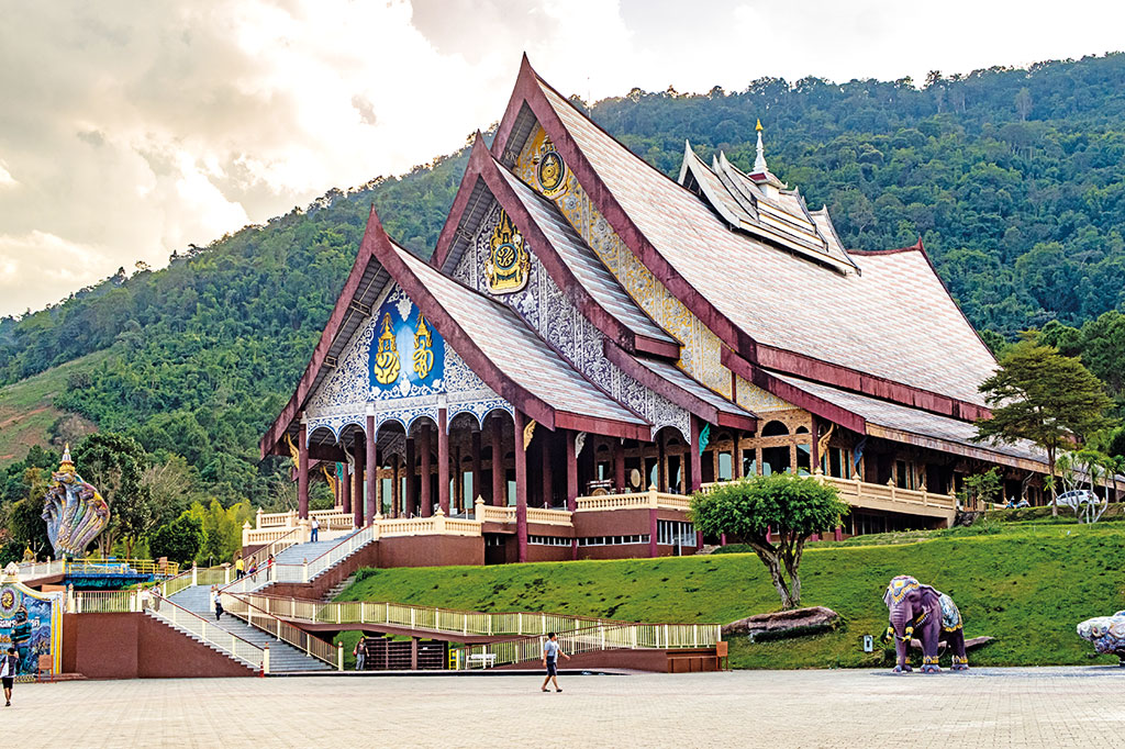 Tempelanlage - Endurowandern in Thailand