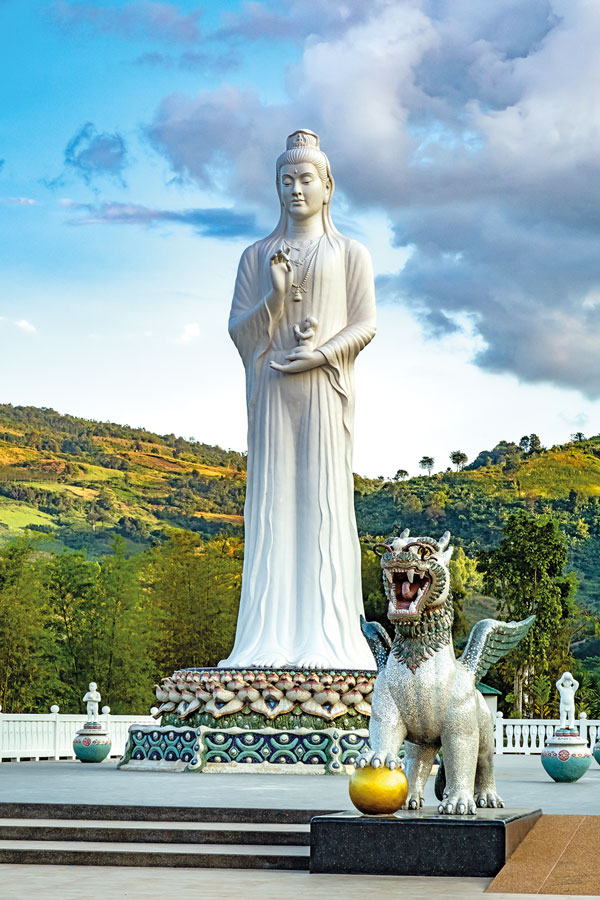 Tempelstatue - Endurowandern in Thailand
