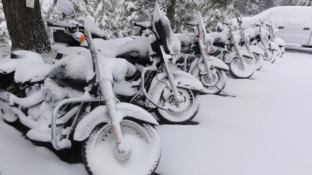 Motorräder im Schnee