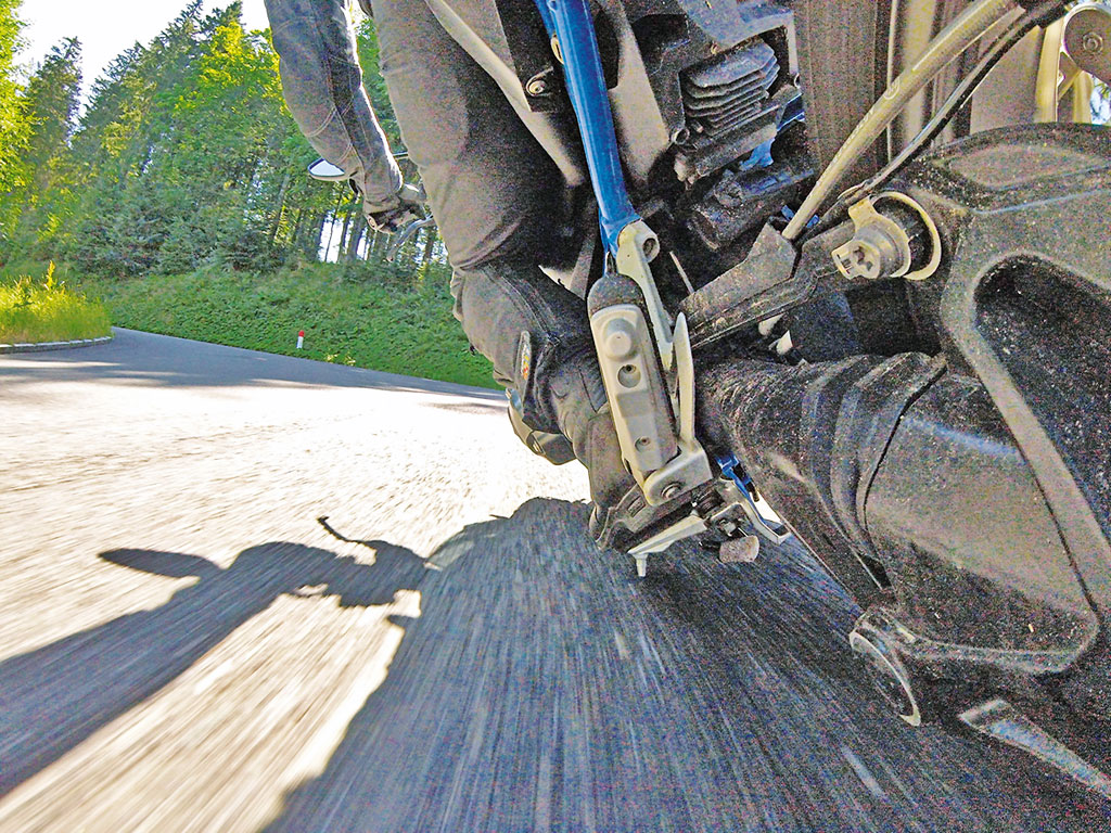 Reichlich Schräglage - BMW R 1200 R (LC)