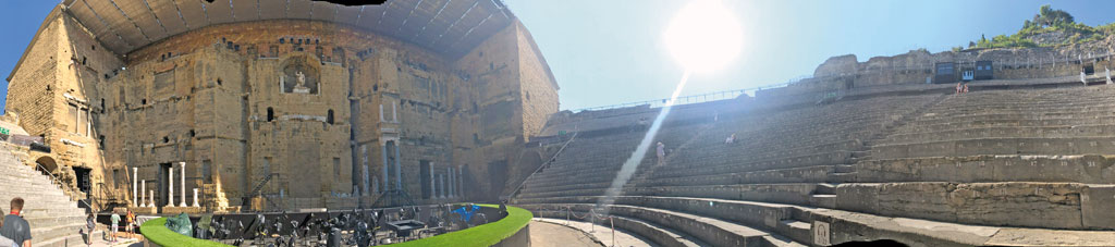 Amphitheater in Orange - Motorrad-Urlaub in der Provence