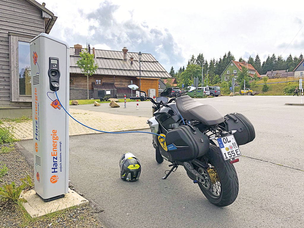 Schlecht: kein Schnelllader auf dem Brocken (Stand 12/19) für die Energica EsseEsse9 Special, Modell 2019
