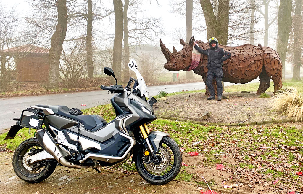 Honda X-ADV 750, Modell 2018 auf Großwildjagd