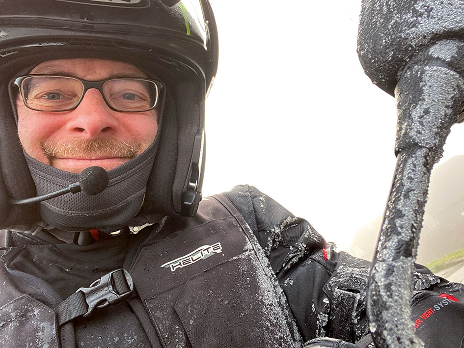Frost an Fahrer und Bike im Winter 1.1.2020