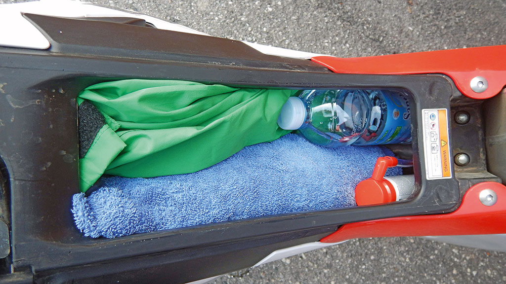 Praktisches Staufach der Montesa 4Ride