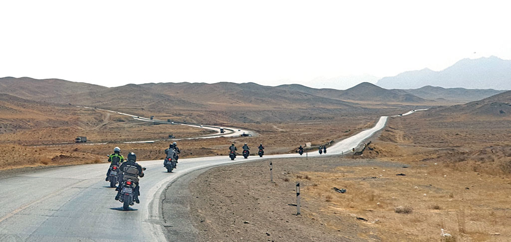 Geführte Motorradtour Iran - Fahrt auf dem Highway