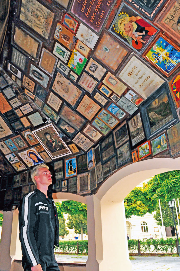 Rundgang mit Votivbildern