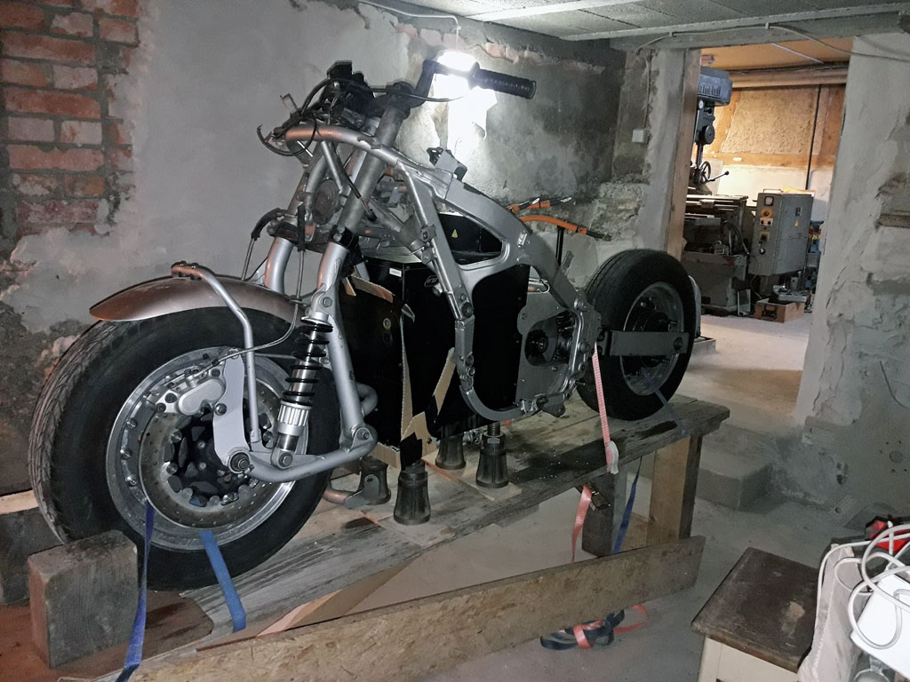 Aufbauphase - Yamaha FJ Gespann mit Zero Antrieb