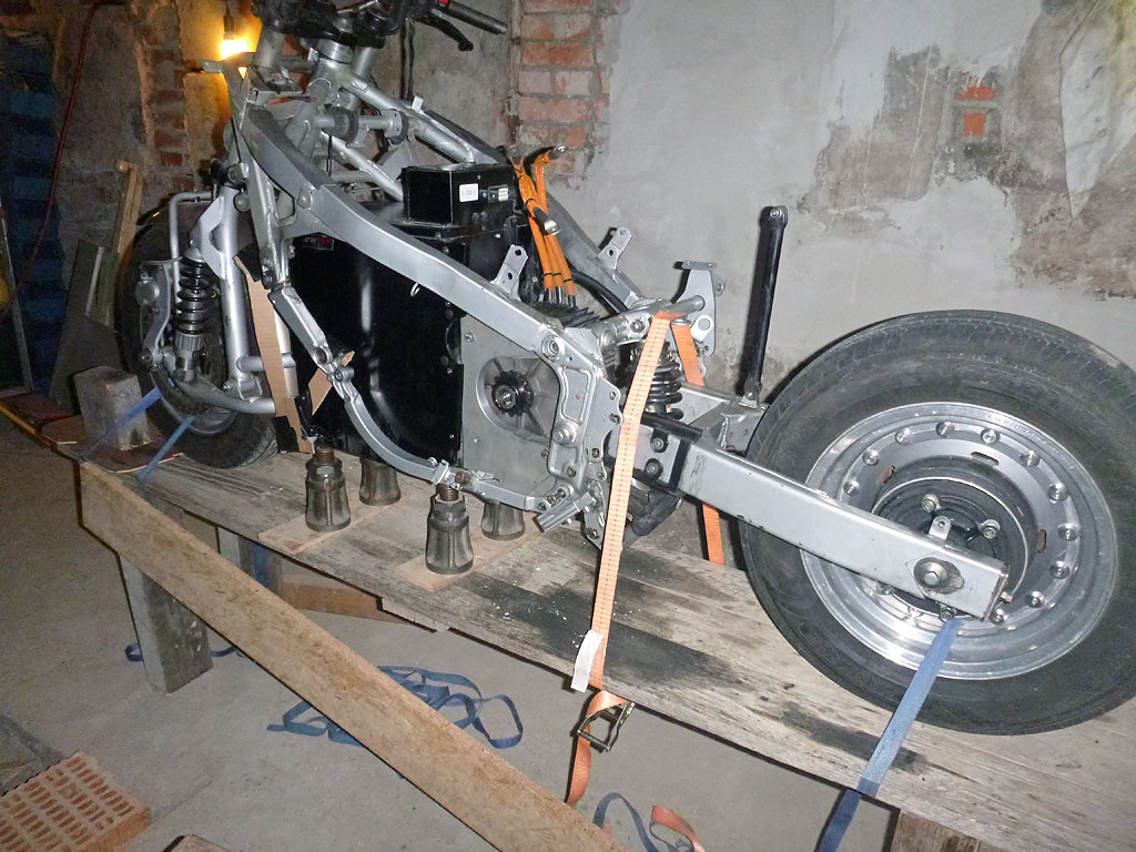 Aufbauphase - Yamaha FJ Gespann mit Zero Antrieb