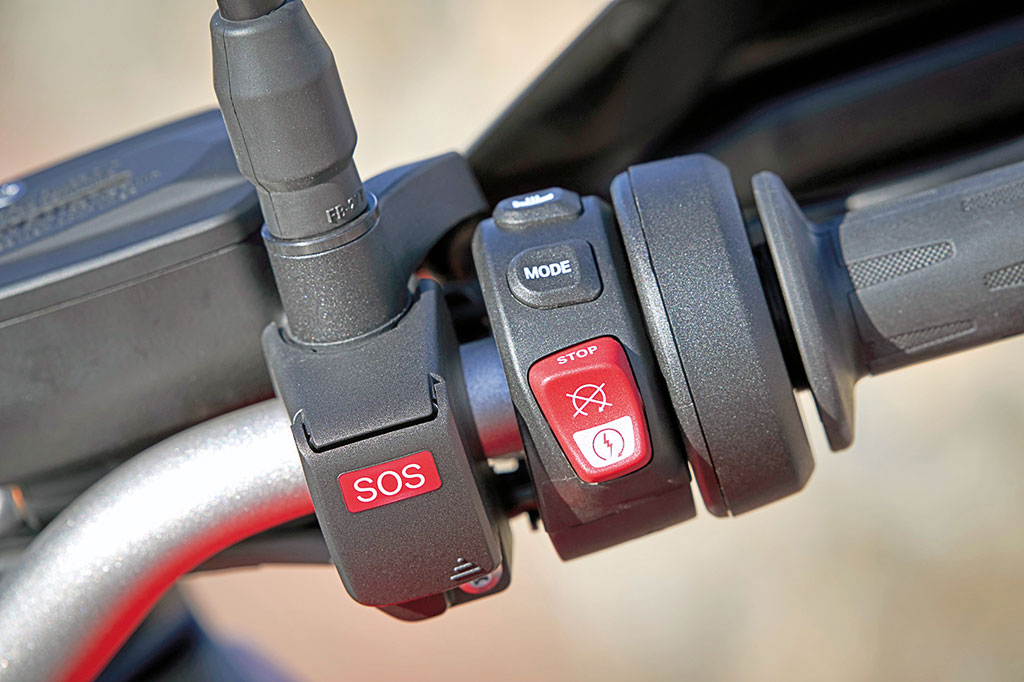 Optional: SOS-Notrufsystem, BMW F 900 XR, Modell 2020
