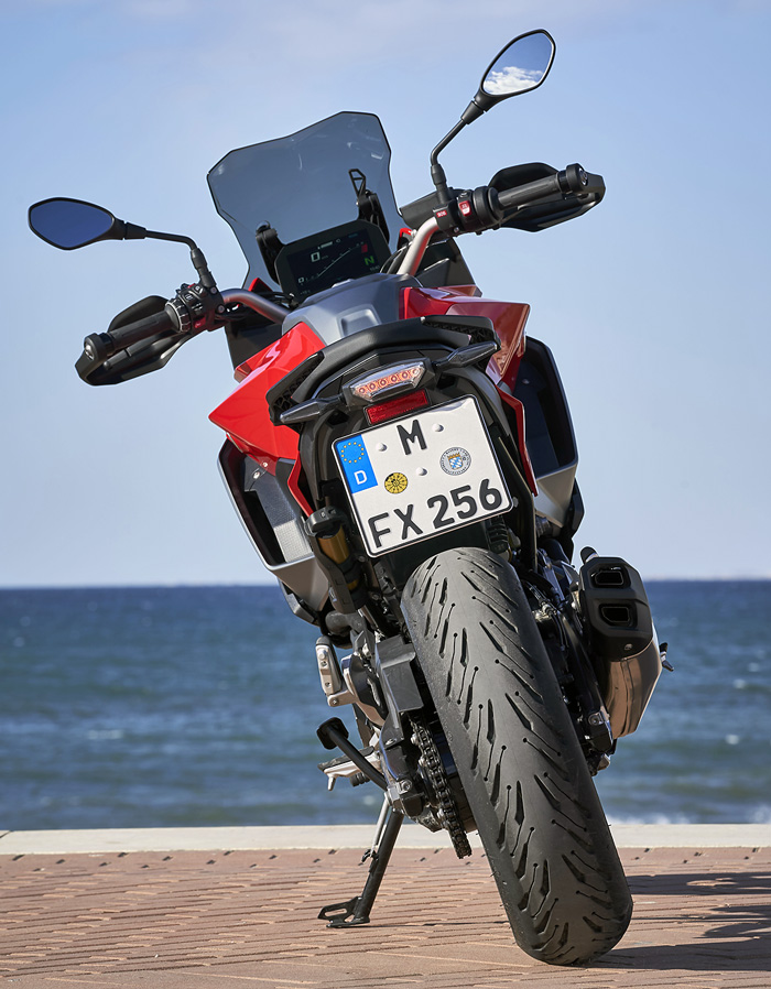 Heckansicht, BMW F 900 XR, Modell 2020