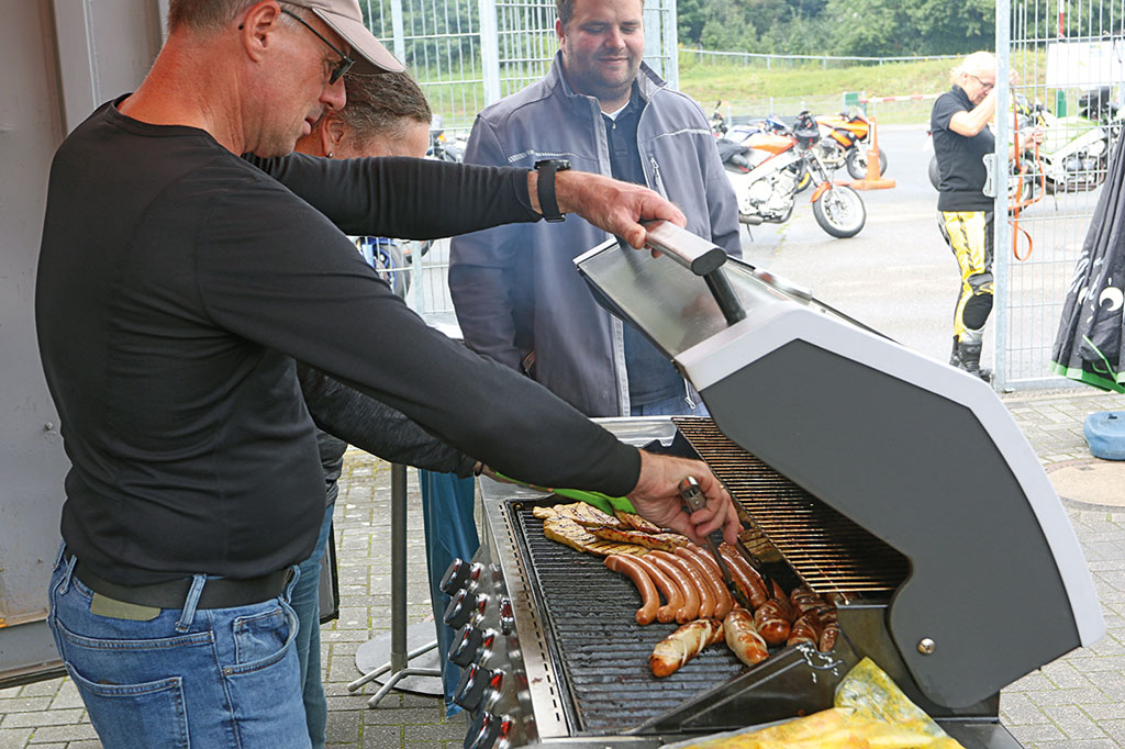 Wichtigster Mann: der Grillmaster - Kurventraining mit dem MSC Geesthacht