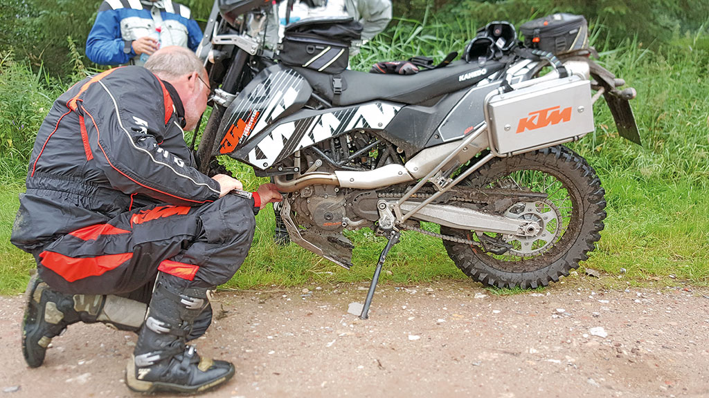 Kleine Panne - Motorschutz befestigen...