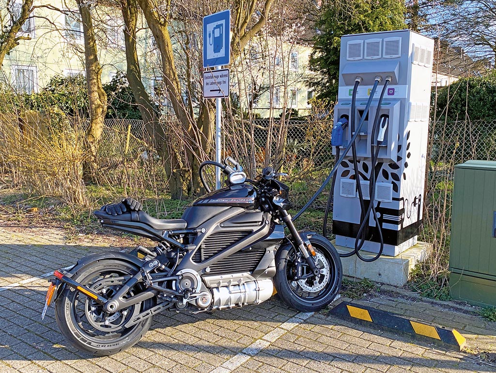 Harley-Davidson LiveWire an der Schnellladestation