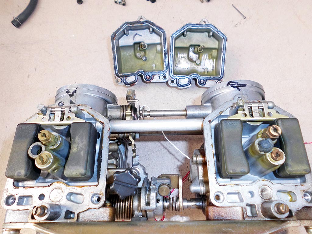 Gammel im Vergaser der Honda CB 400 T, Bj. 1978