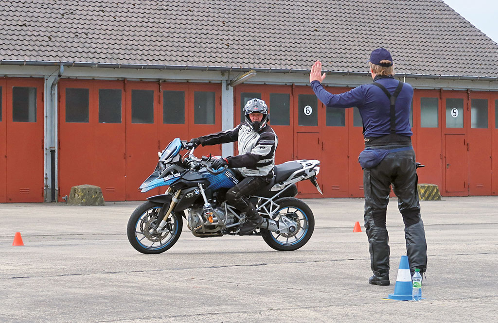 Blickführung 2 - Schräglagentraining mit WingBike bei der Driving Area in Wesendorf Blickführung 2 - Schräglagentraining mit WingBike bei der Driving Area in Wesendorf