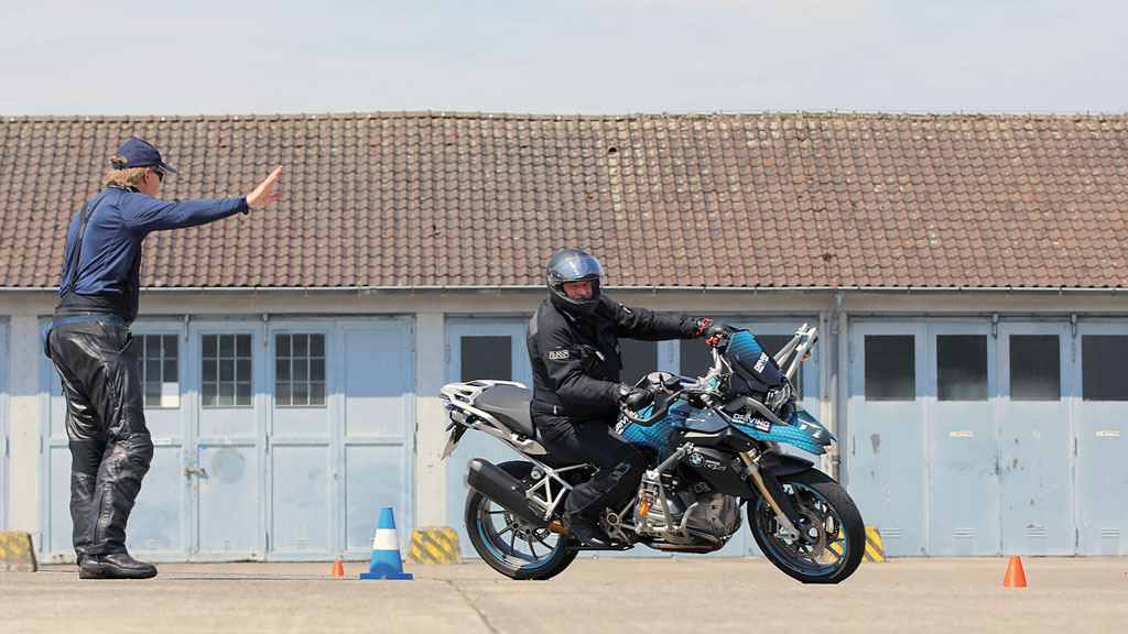 Blickführung 1 - Schräglagentraining mit WingBike bei der Driving Area in Wesendorf Blickführung 1 - Schräglagentraining mit WingBike bei der Driving Area in Wesendorf