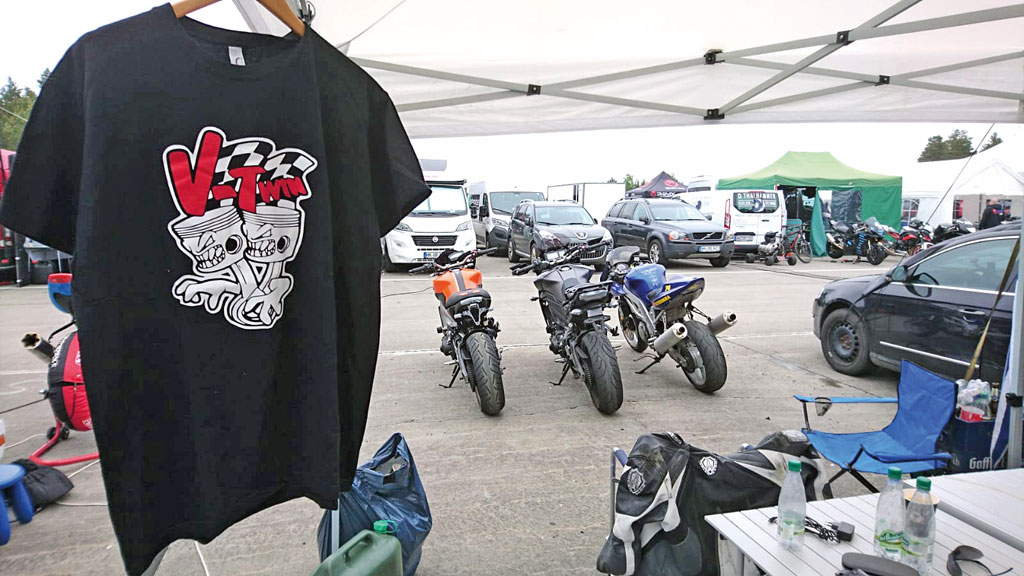 Fahrerlager in Groß Dölln