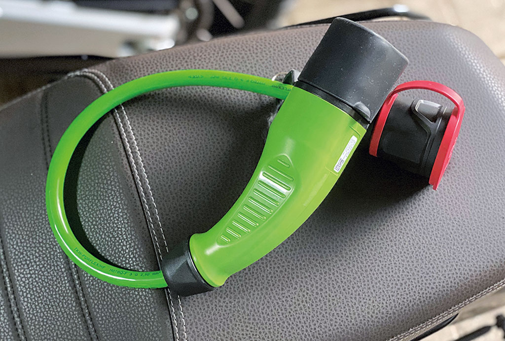 Ladeadapter Typ 2 auf Schuko von Evalbo Ladeadapter Typ 2 auf Schuko von Evalbo