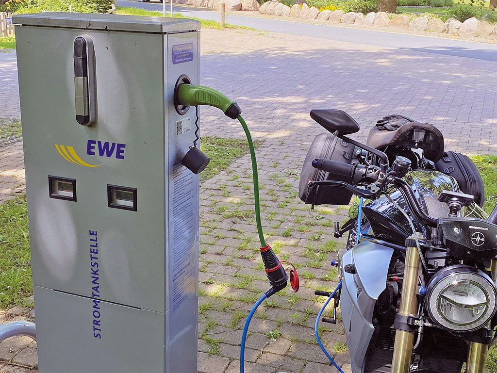 Evalbo Adapter an Typ 2 Ladesäule