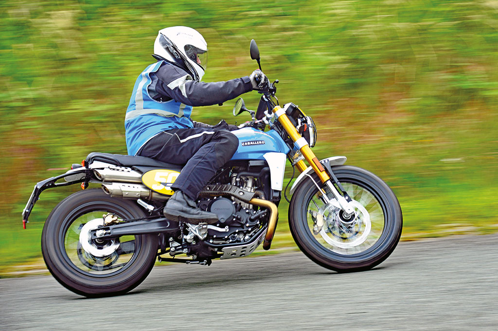 Fahrspaß auf dem Heidbergring mit der Fantic Caballero 500 Rally Fahrspaß auf dem Heidbergring mit der Fantic Caballero 500 Rally