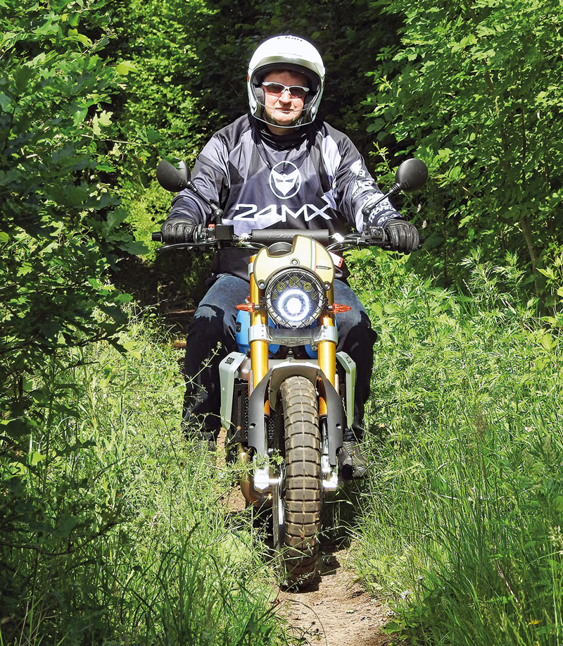 Scramblen auf kleinen Wegen mit der Fantic Caballero 500 Rally Scramblen auf kleinen Wegen mit der Fantic Caballero 500 Rally