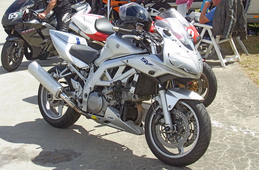 Mit der Suzuki SV 1000 S in Groß Dölln