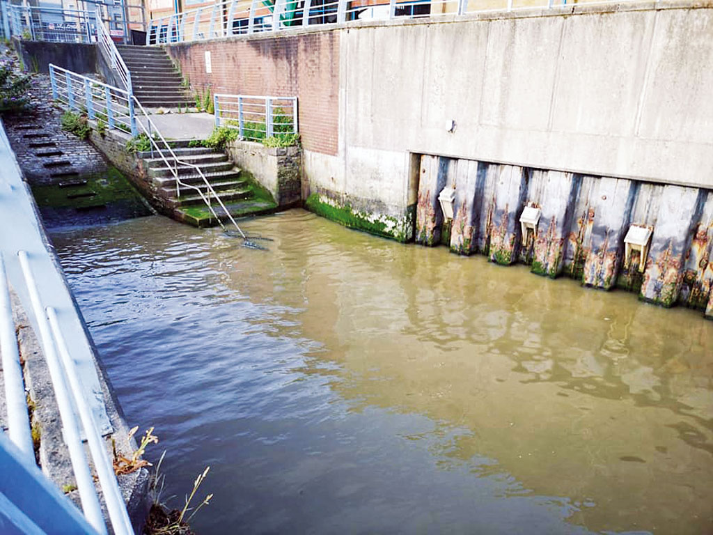 Die Themse - nicht so schön an dieser Stelle