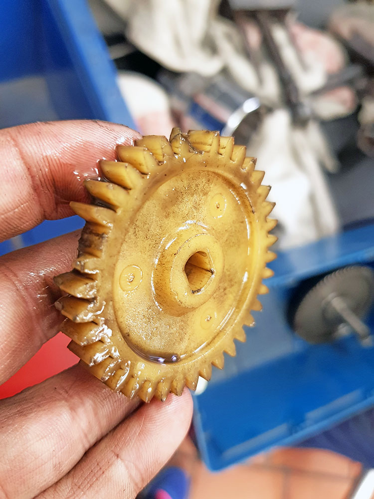 Zahnausfall am Ölpumpen-Zahnrad - Royal Enfield
