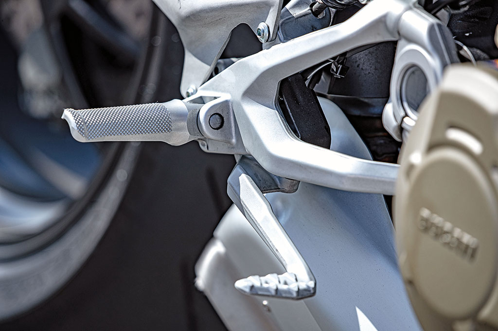 Fußrastenanlage Ducati Streetfighter V4 S - Modell 2020 Fußrastenanlage Ducati Streetfighter V4 S - Modell 2020