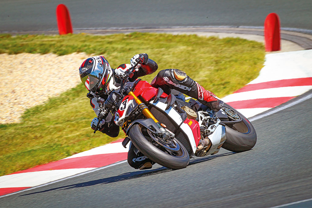 Foto Ricardo Thaler, Ducati Streetfighter V4 S im Motopark Oschersleben In Oschersleben: Ducati Streetfighter V4 S - Modell 2020