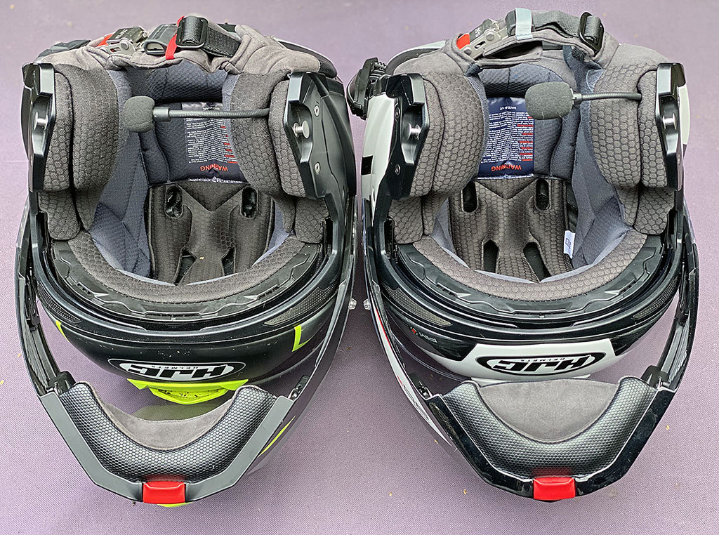 Deutlich größer, der herausnehmbare Kinnspoiler des HJC RPHA 90S (rechts)