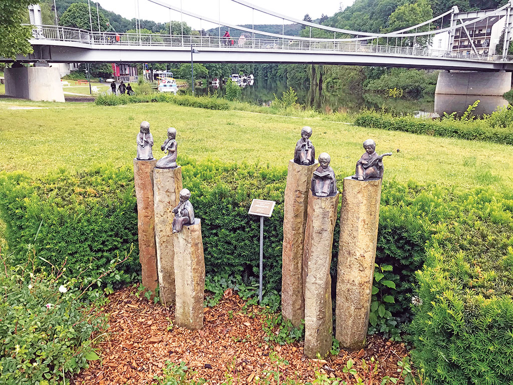 Plastik im Lahnpark Nassau Plastik im Lahnpark Nassau