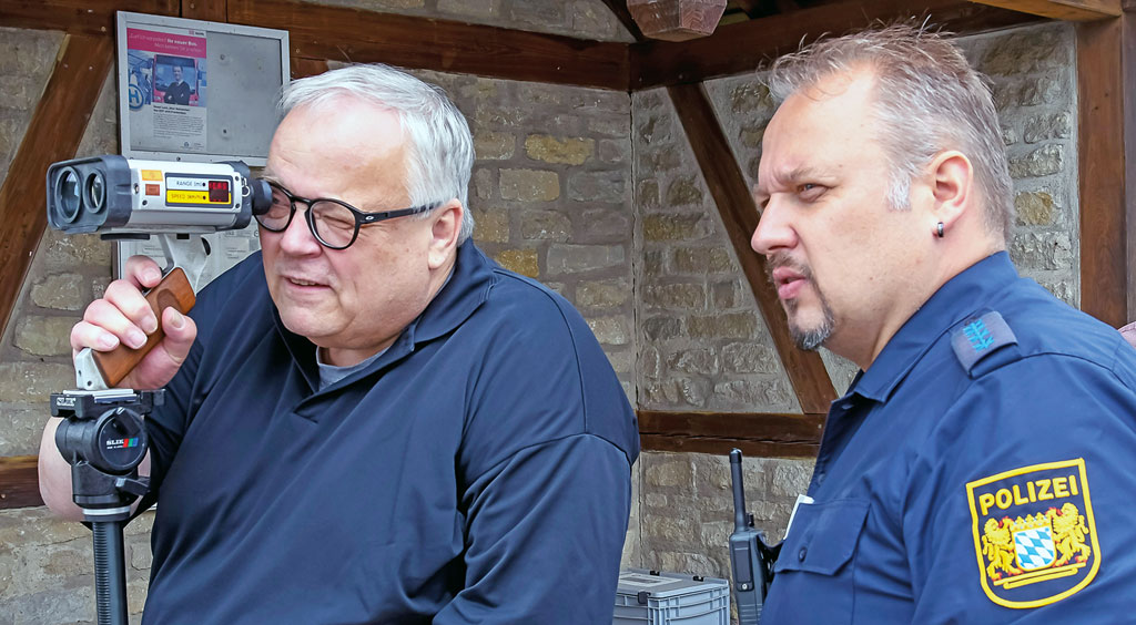 Polizeikontrolle - Mathias darf auch mal ran Polizeikontrolle - Mathias darf auch mal ran