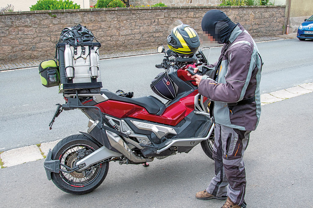 Polizeikontrolle - viel Gepäck aber alles ok Polizeikontrolle - viel Gepäck aber alles ok