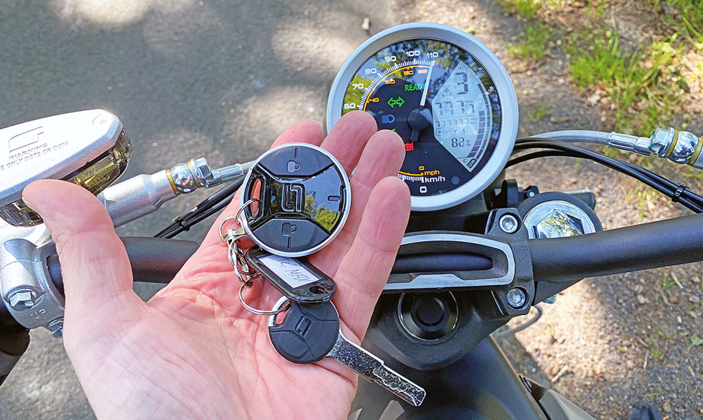Großer Tacho und Keyless-Ride - Super Soco TC Max - Modell 2020 Großer Tacho und Keyless-Ride - Super Soco TC Max - Modell 2020