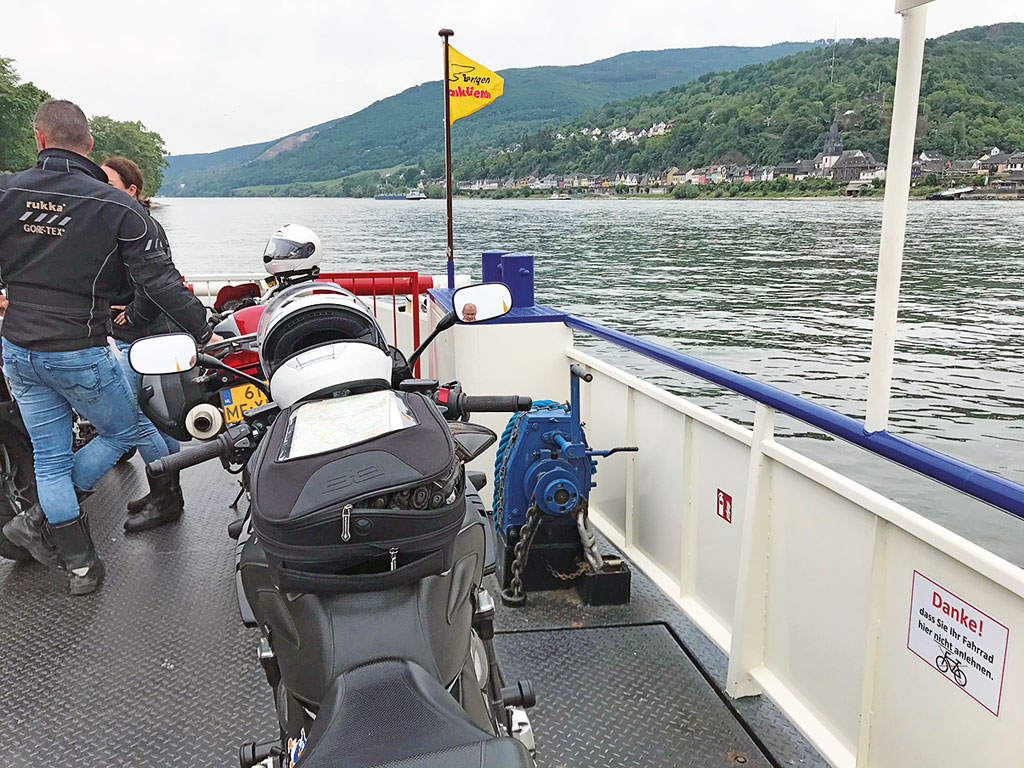 Übersetzen mit der Fähre bei Lorch Übersetzen mit der Fähre bei Lorch