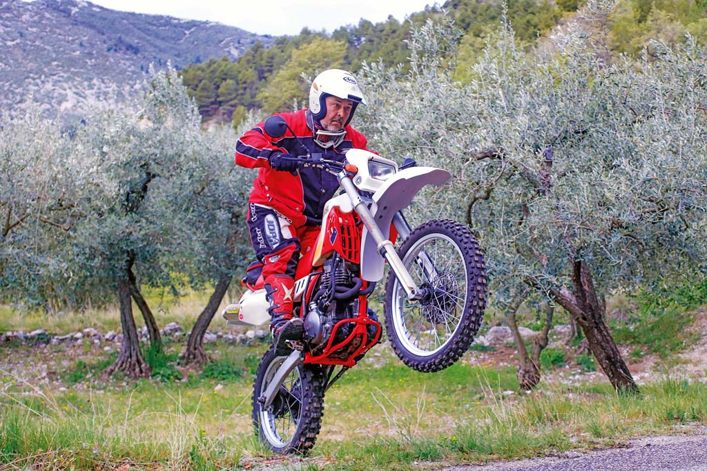 Yamaha TT 350 in Action