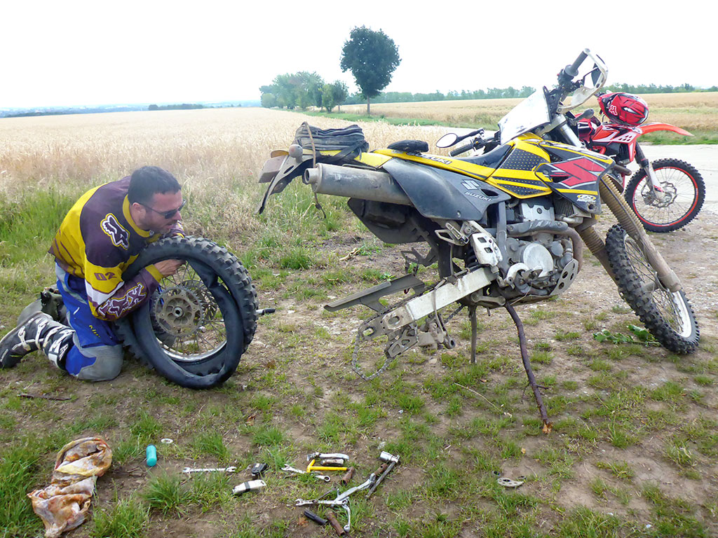 Reifenpanne unterwegs - man bekommt Übung … Reifenpanne unterwegs - man bekommt Übung …