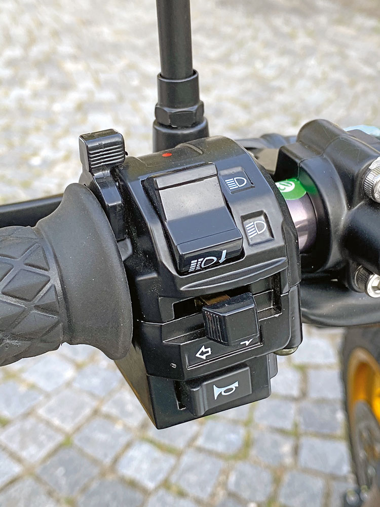 Etwas altbackene Schaltereinheiten - Mash X-Ride 650 Modell 2020