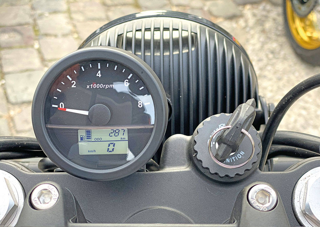 Cockpit der Mash X-Ride 650 Modell 2020