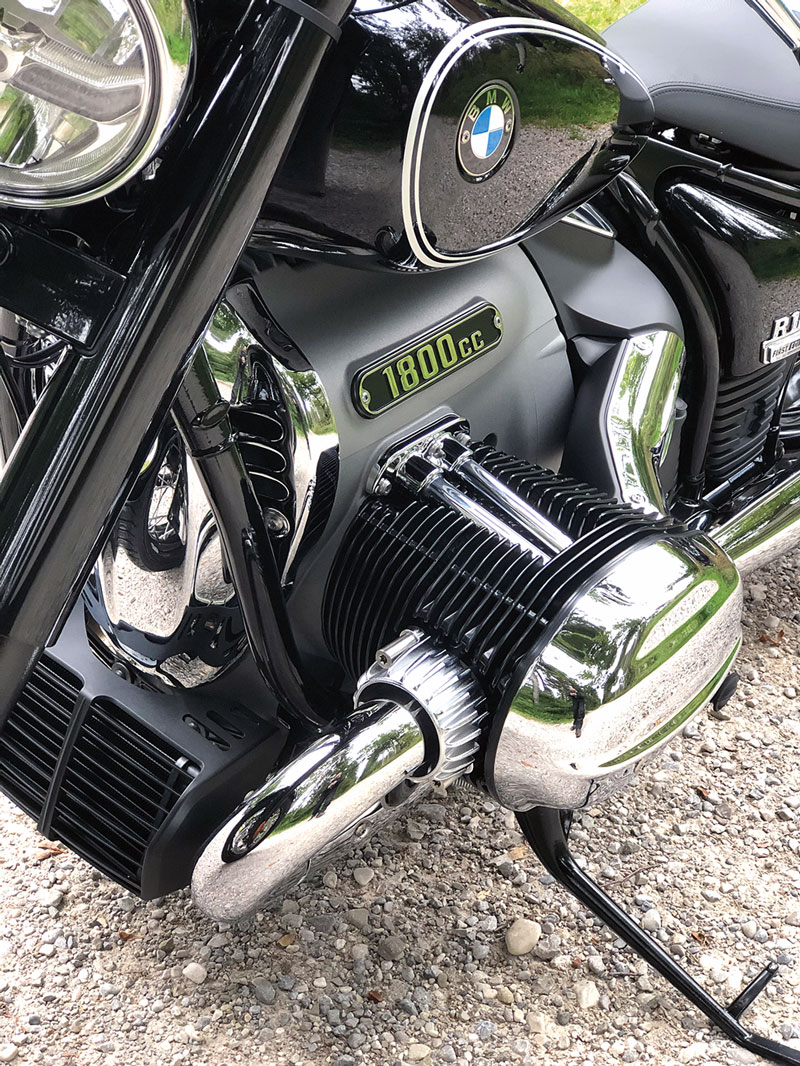 Riesige Zylinder und der und Kühler - BMW R 18 First Edition Riesige Zylinder und der und Kühler - BMW R 18 First Edition