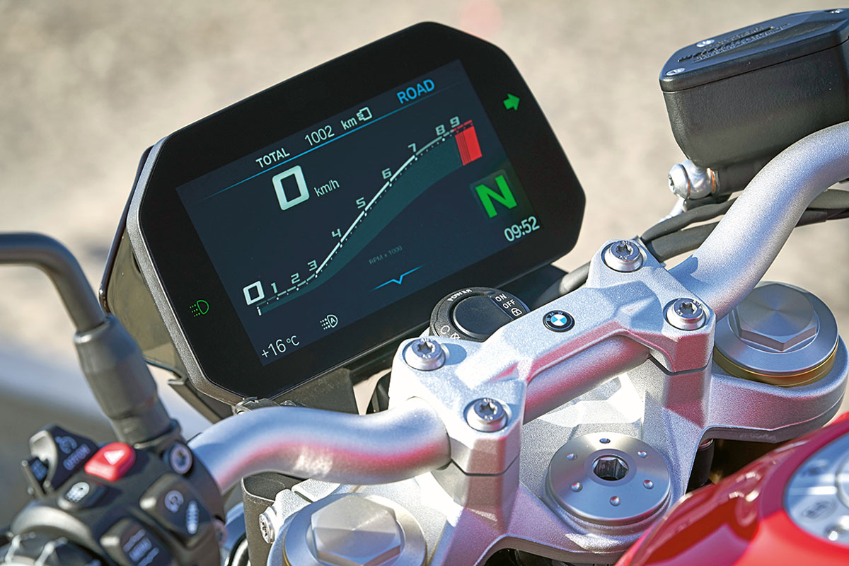 Farbiges TFT-Display der BMW F 900 R Roadster - Modell 2020 Farbiges TFT-Display der BMW F 900 R Roadster - Modell 2020