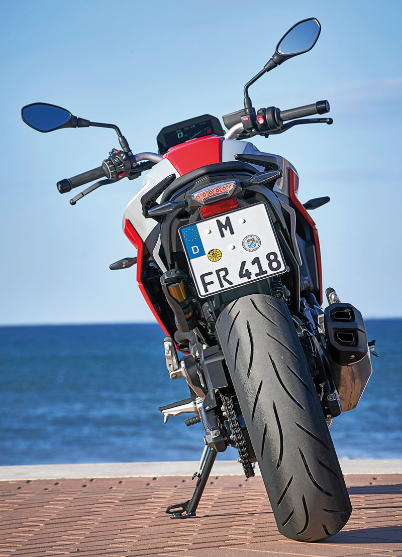 Heckansicht, BMW F 900 R Roadster - Modell 2020